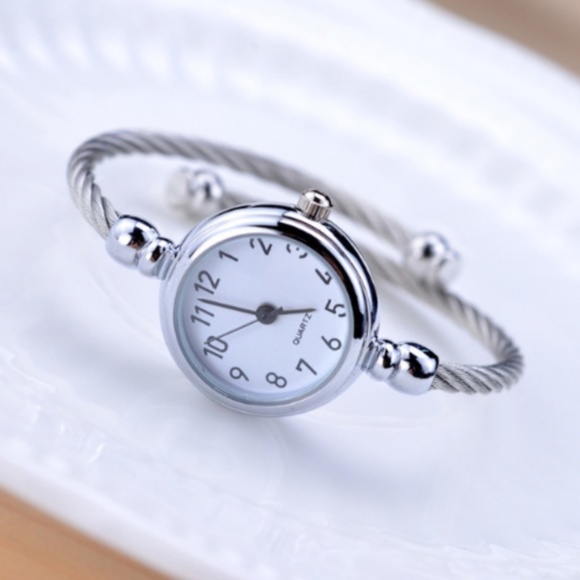 Accessories - ❤️NEW❤️ Number Simple Stainless Bracelet Watch